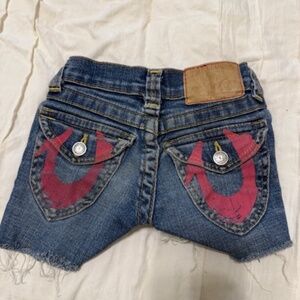 True Religion jean shorts with Hot pink on the back pockets size 5